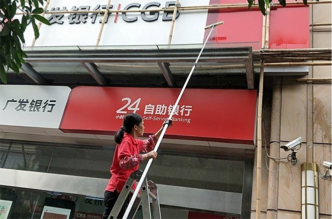 佛山支行招牌季度外墻保潔工作 佛山支行招牌季度外墻保潔工作