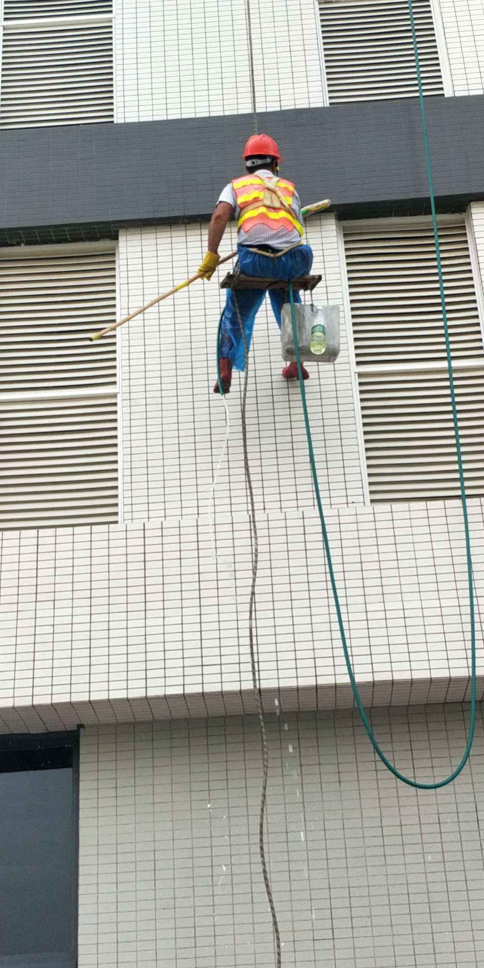南海外墻清洗高空作業(yè)是工作的難點(diǎn)