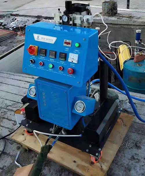 冷庫保溫噴涂聚氨酯發泡機(圖2) Q2600聚氨酯發泡機
