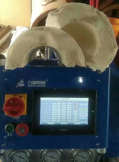 聚氨酯瓦殼是用什么機(jī)器做的(圖2) 聚氨酯瓦殼